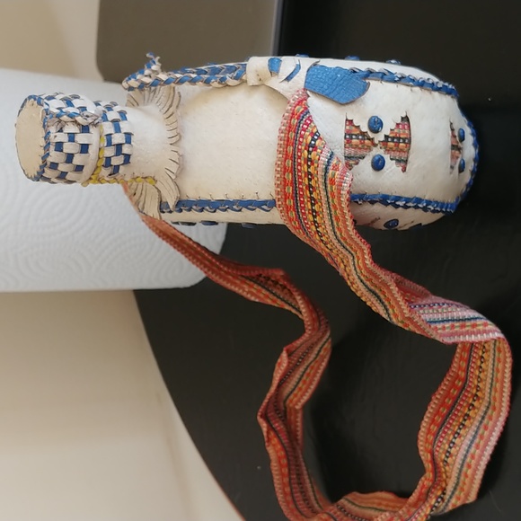 Leather encased bottle - Picture 4 of 4